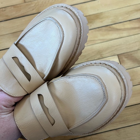 Torrid beige slingback lug loafer shoes - Picture 7 of 8